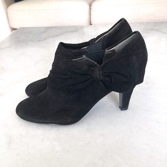 Tahari Greyson bow ankle boot / boots / booties / pumps (black) suede leather - Picture 3 of 8